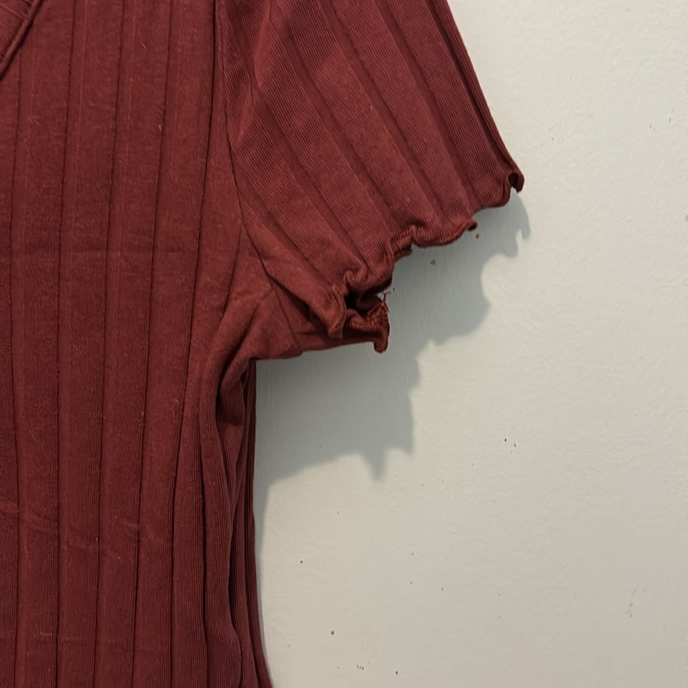 SHEIN EZ wear button up rib knit crop top burgundy size L - Picture 4 of 4